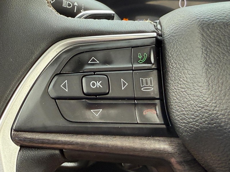 Jeep Grand Cherokee L Vehicle Image 16
