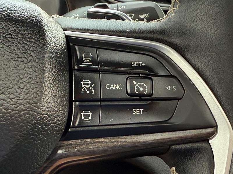 Jeep Grand Cherokee L Vehicle Image 17