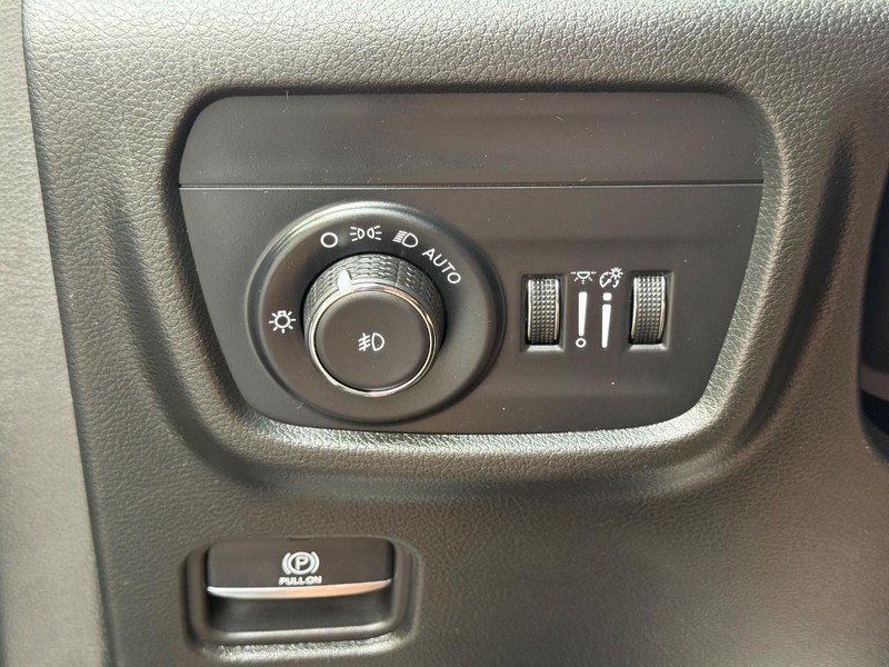 Jeep Grand Cherokee L Vehicle Image 26