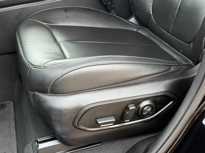 Jeep Grand Cherokee L Vehicle Image 28