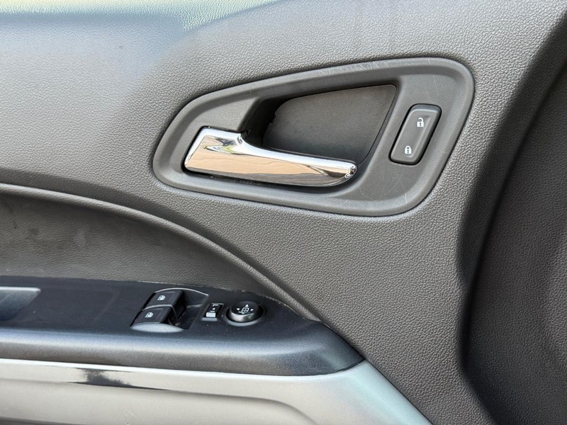 Chevrolet Colorado Vehicle Image 22