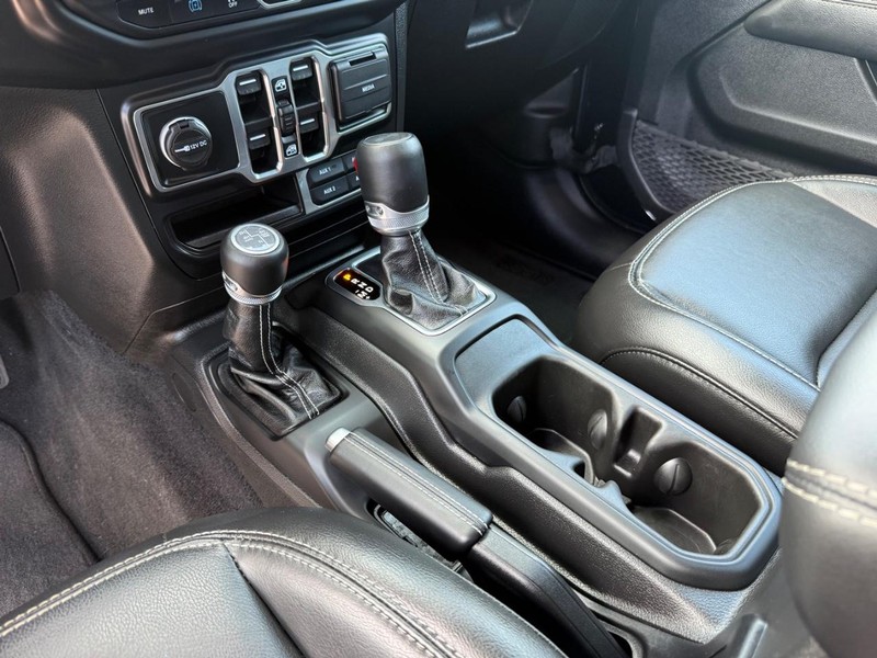 Jeep Wrangler 4xe Vehicle Image 21
