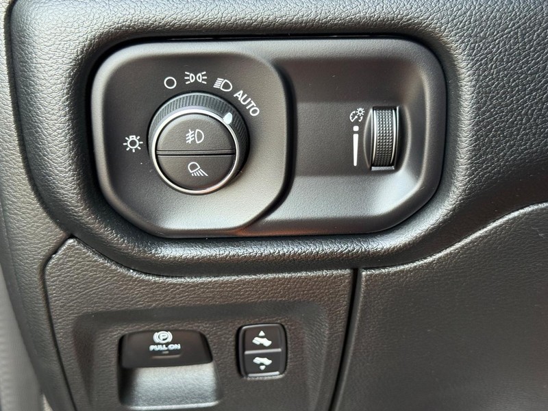 Ram 1500 Vehicle Image 24