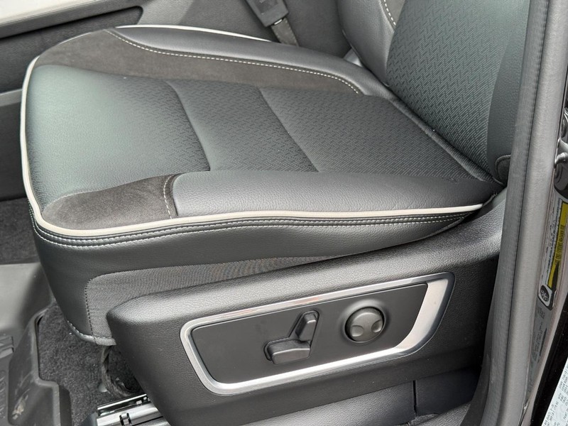 Ram 1500 Vehicle Image 19