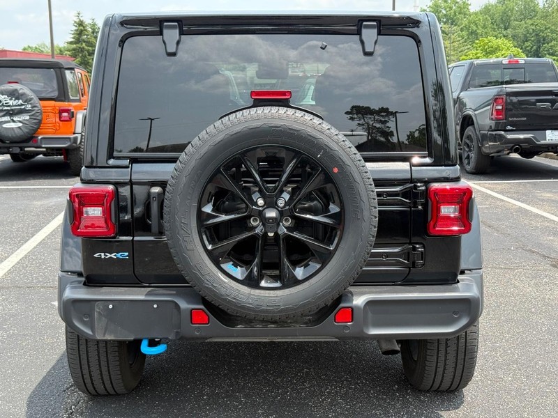 Jeep Wrangler 4xe Vehicle Image 04