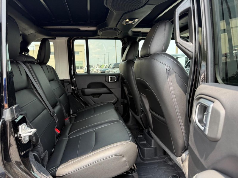 Jeep Wrangler 4xe Vehicle Image 13