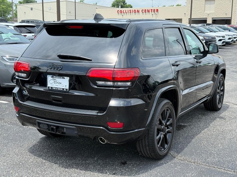Jeep Grand Cherokee Vehicle Image 03