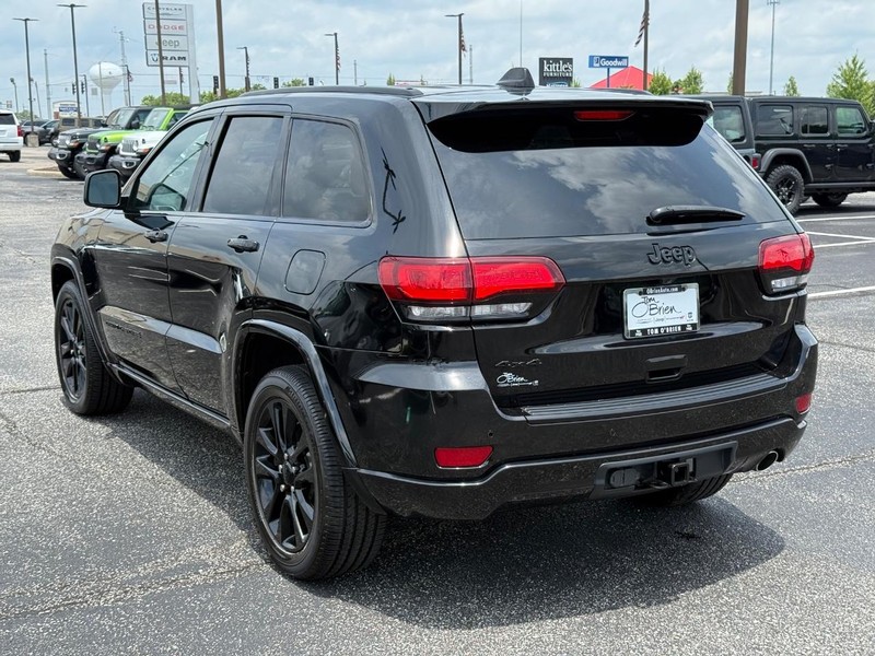 Jeep Grand Cherokee Vehicle Image 05