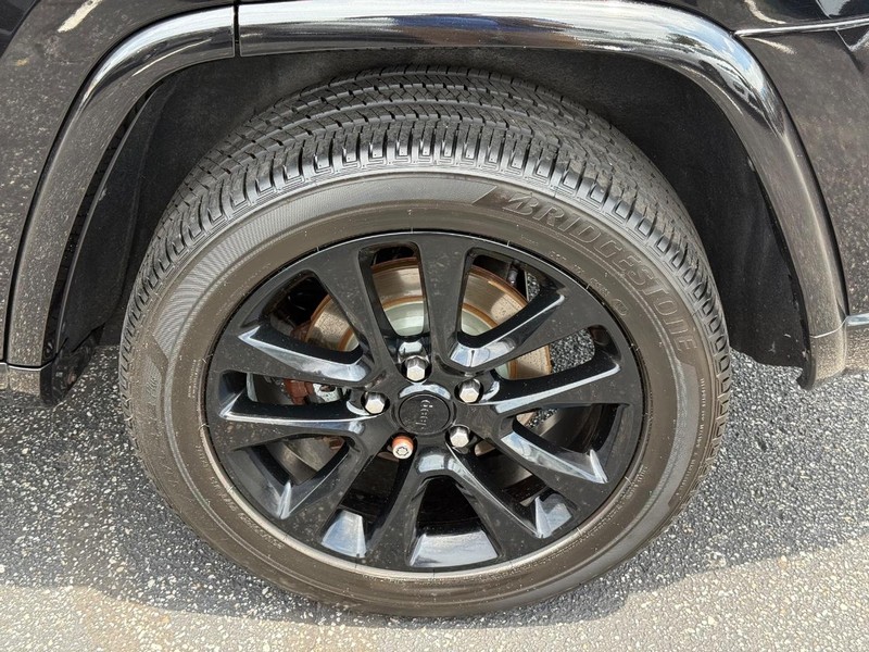Jeep Grand Cherokee Vehicle Image 06