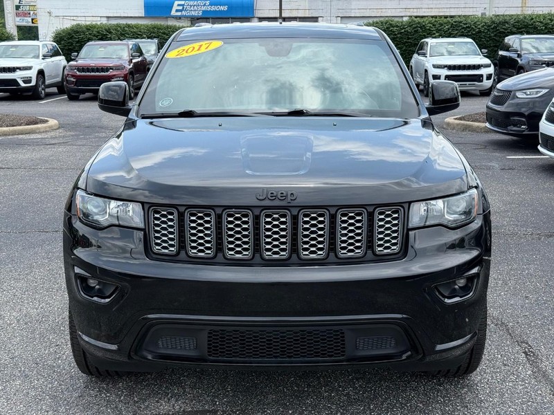 Jeep Grand Cherokee Vehicle Image 10