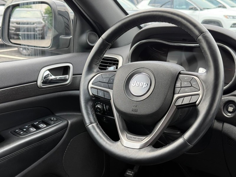Jeep Grand Cherokee Vehicle Image 14