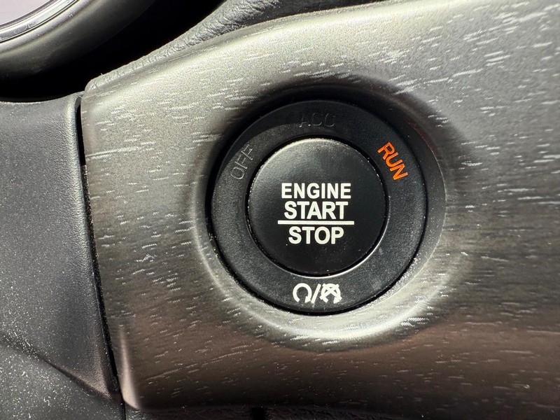 Jeep Grand Cherokee Vehicle Image 17