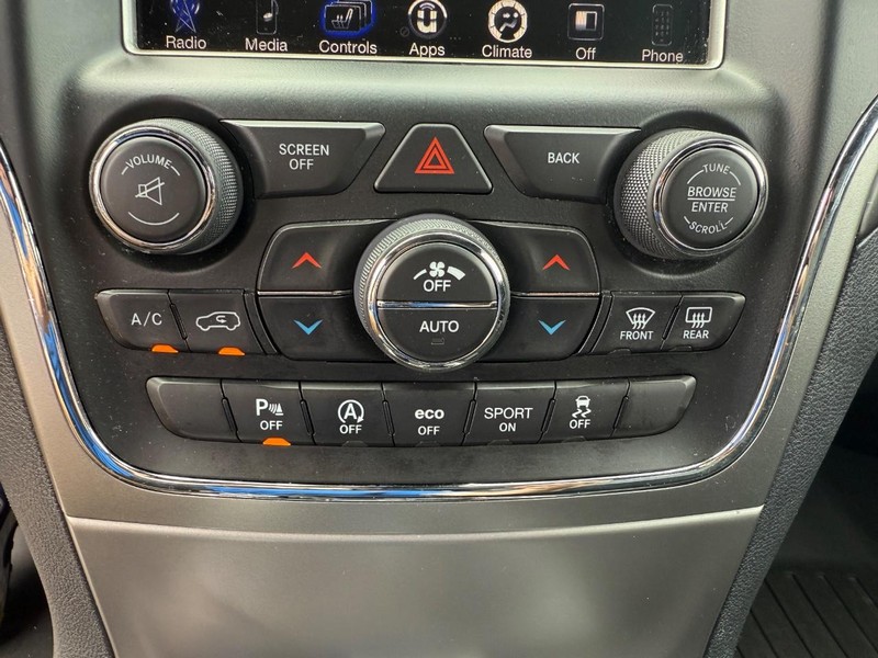 Jeep Grand Cherokee Vehicle Image 21