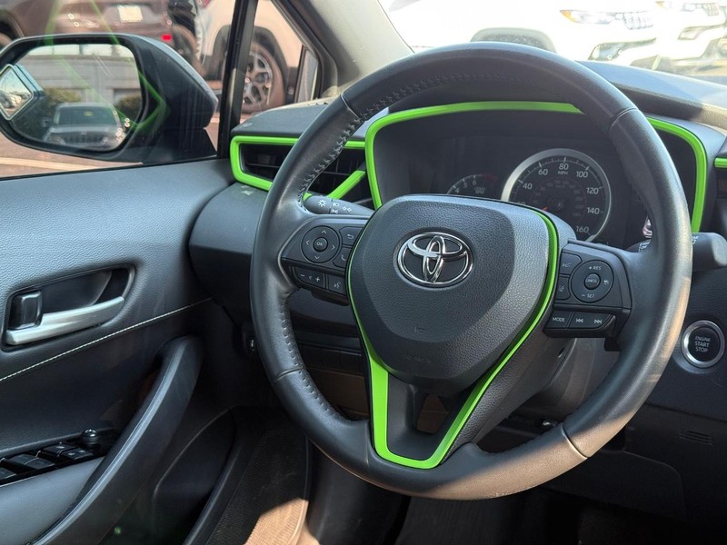 Toyota Corolla Hatchback Vehicle Image 12