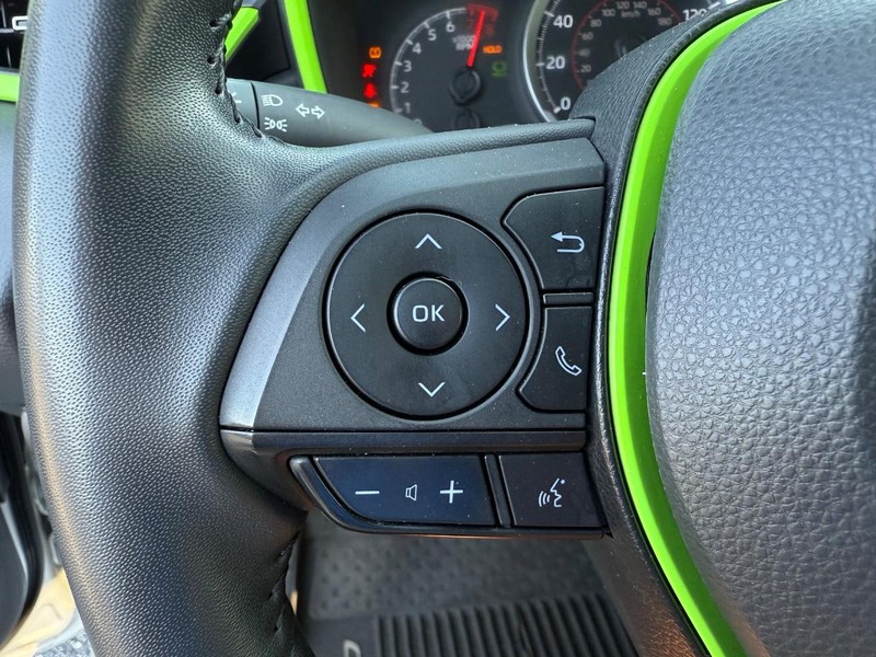 Toyota Corolla Hatchback Vehicle Image 13