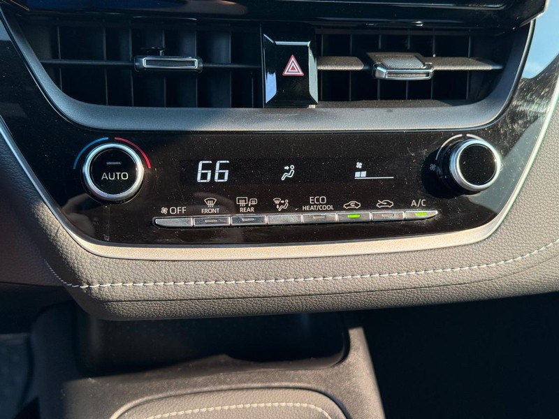 Toyota Corolla Hatchback Vehicle Image 18