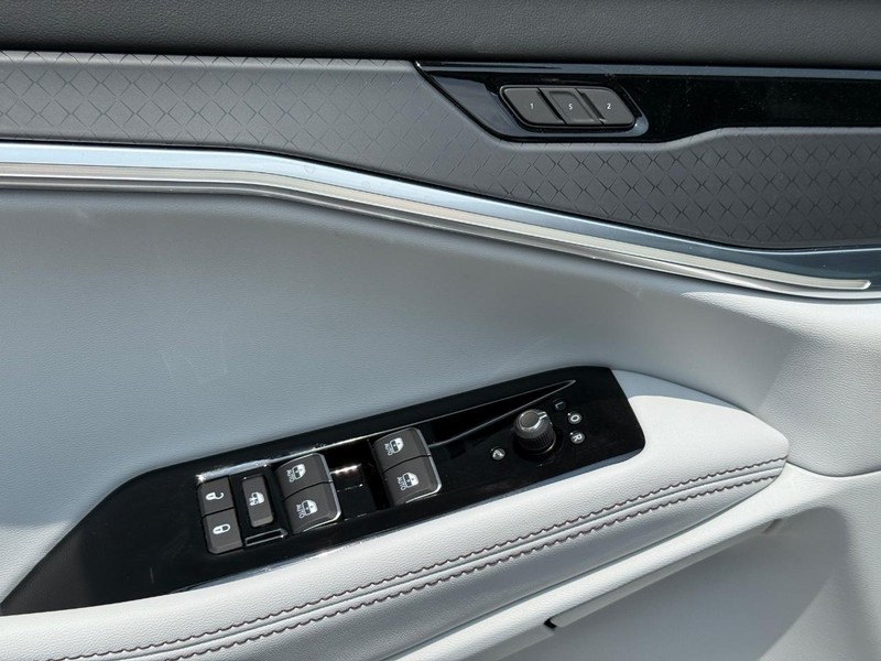 Jeep Wagoneer S Vehicle Image 19