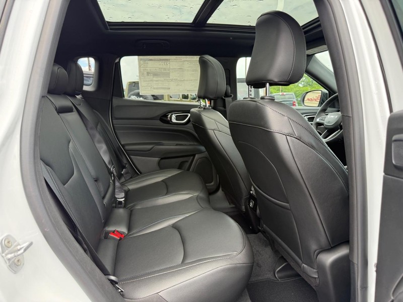 Jeep Compass Vehicle Image 05