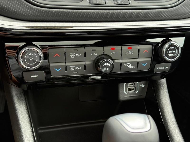 Jeep Compass Vehicle Image 14