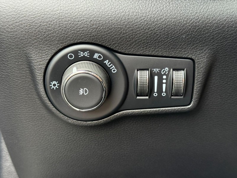 Jeep Compass Vehicle Image 17