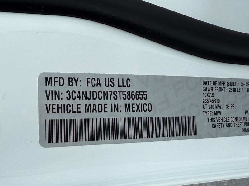 Jeep Compass Vehicle Image 21