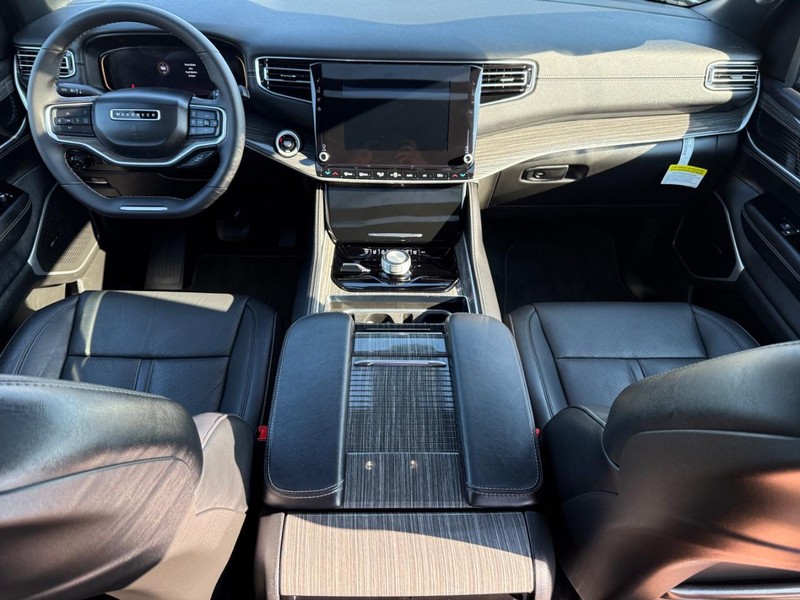 Jeep Wagoneer Vehicle Image 14