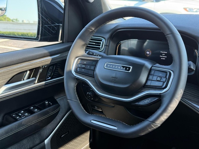 Jeep Wagoneer Vehicle Image 15