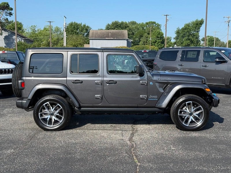Jeep Wrangler 4xe Vehicle Image 02