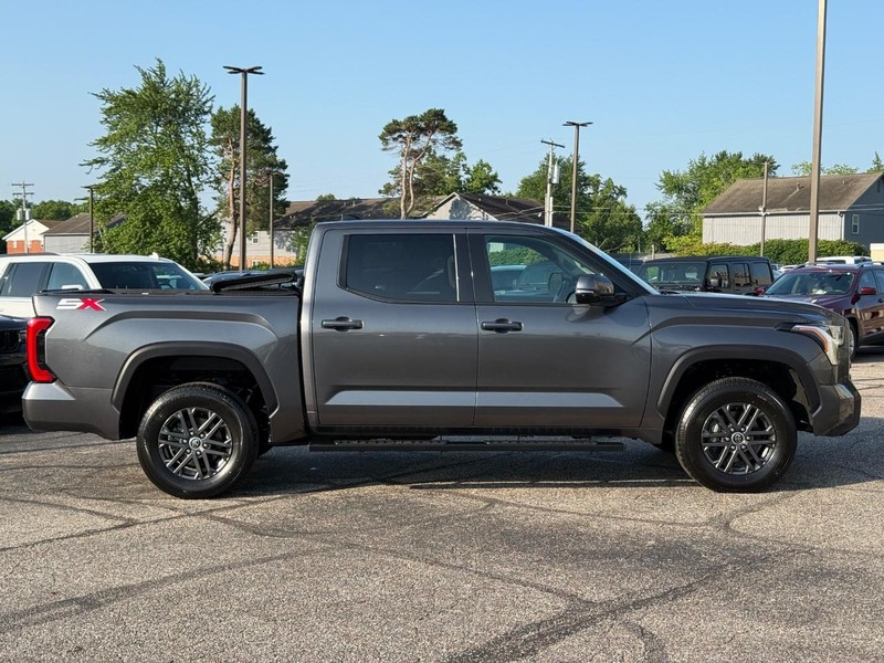 Toyota Tundra 4WD Vehicle Image 02