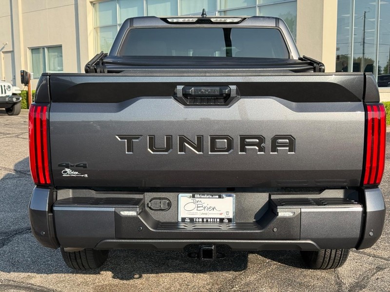 Toyota Tundra 4WD Vehicle Image 04