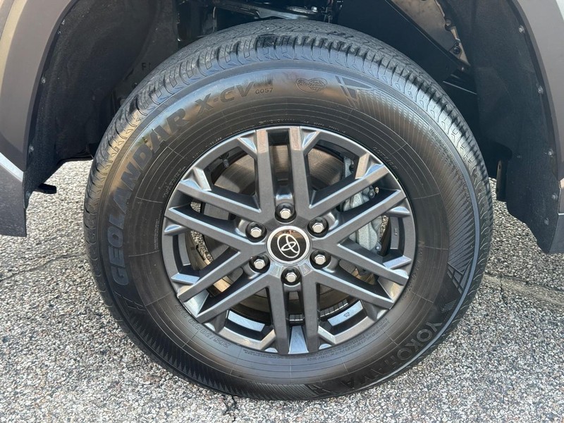 Toyota Tundra 4WD Vehicle Image 07