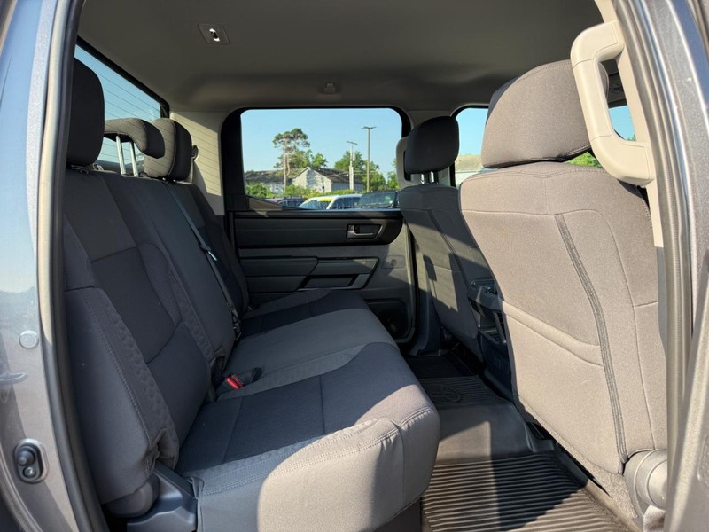 Toyota Tundra 4WD Vehicle Image 10
