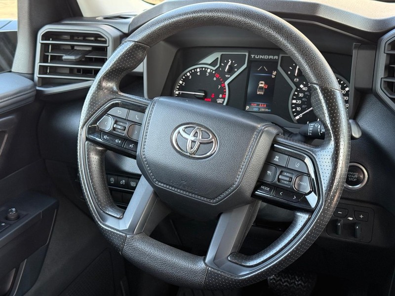 Toyota Tundra 4WD Vehicle Image 12