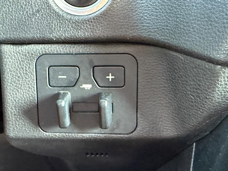 Toyota Tundra 4WD Vehicle Image 16