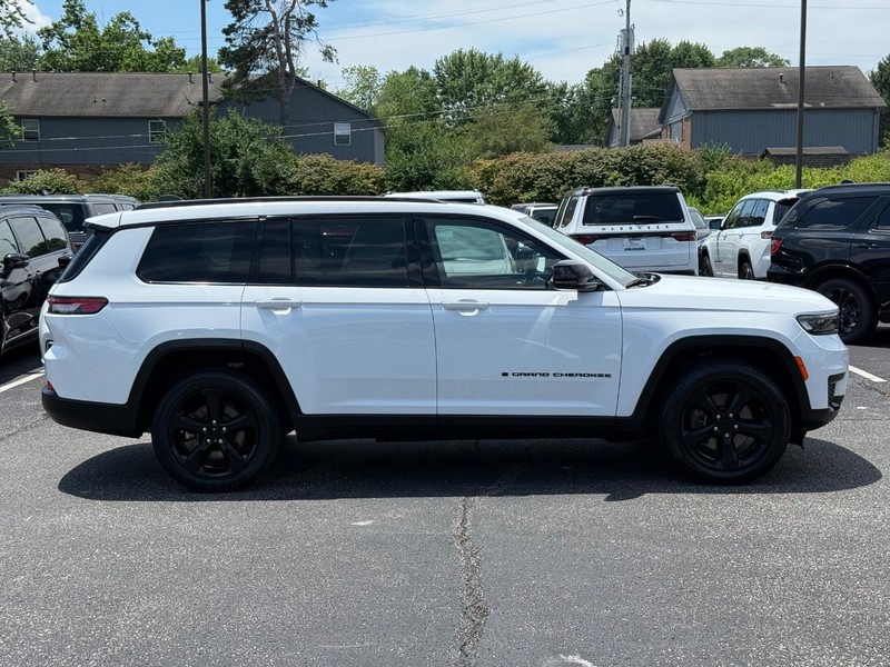 Jeep Grand Cherokee L Vehicle Image 02