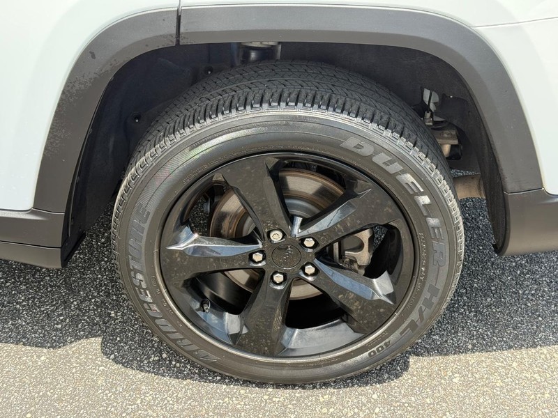 Jeep Grand Cherokee L Vehicle Image 06