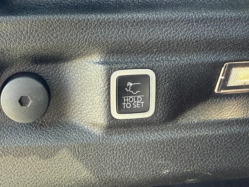 Jeep Grand Cherokee L Vehicle Image 08