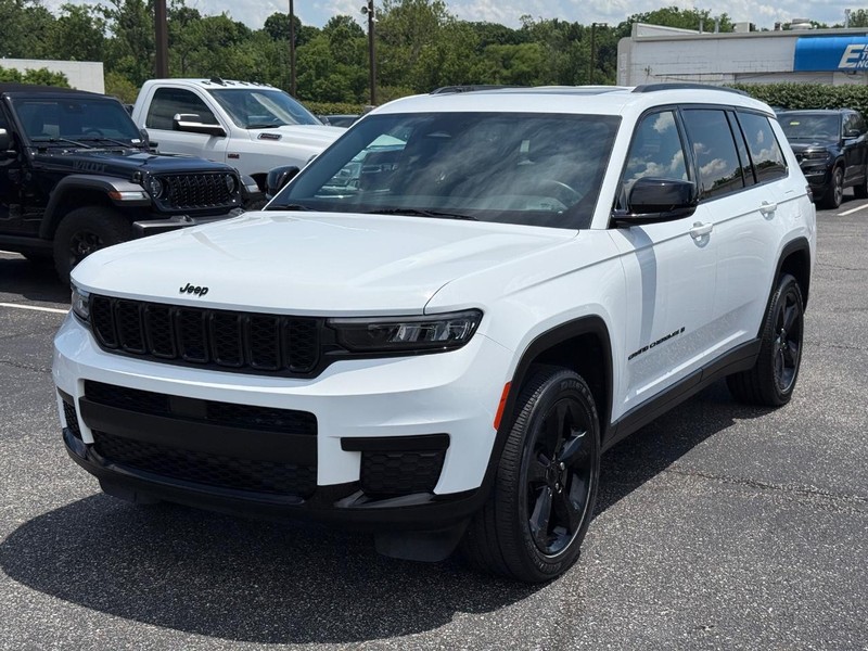 Jeep Grand Cherokee L Vehicle Image 09