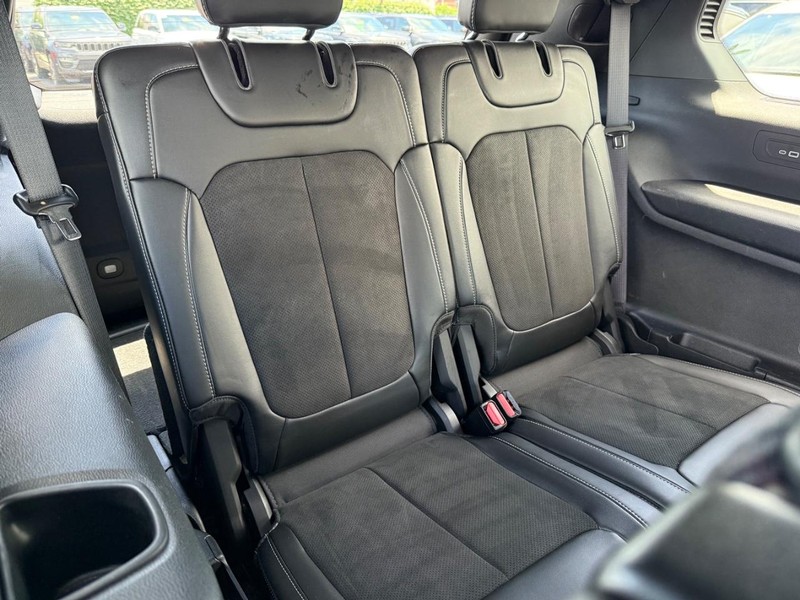 Jeep Grand Cherokee L Vehicle Image 12