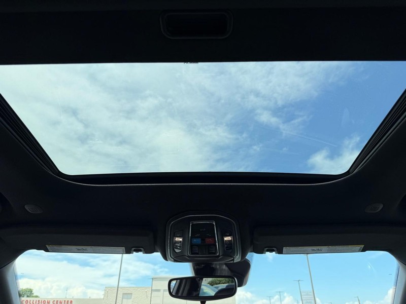 Jeep Grand Cherokee L Vehicle Image 13
