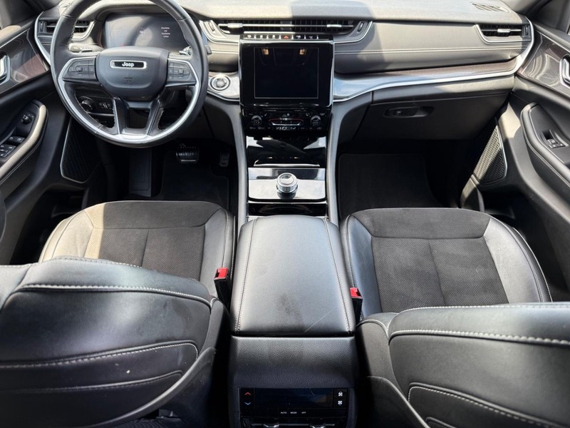 Jeep Grand Cherokee L Vehicle Image 14