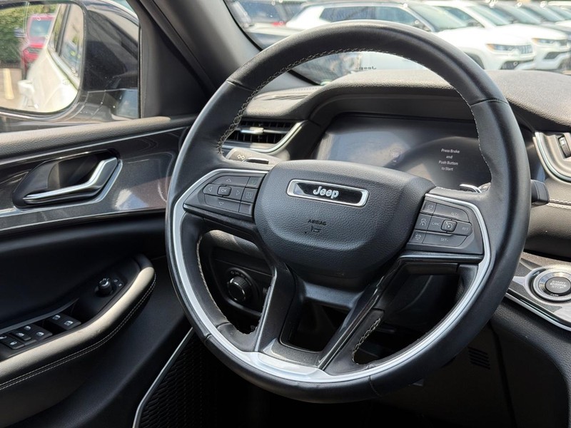 Jeep Grand Cherokee L Vehicle Image 15