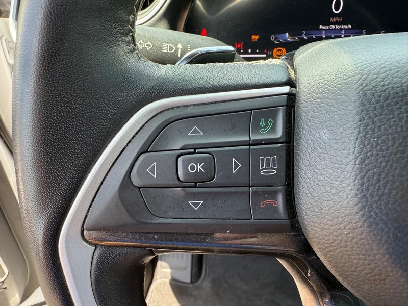 Jeep Grand Cherokee L Vehicle Image 16