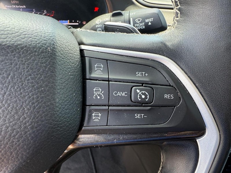 Jeep Grand Cherokee L Vehicle Image 17