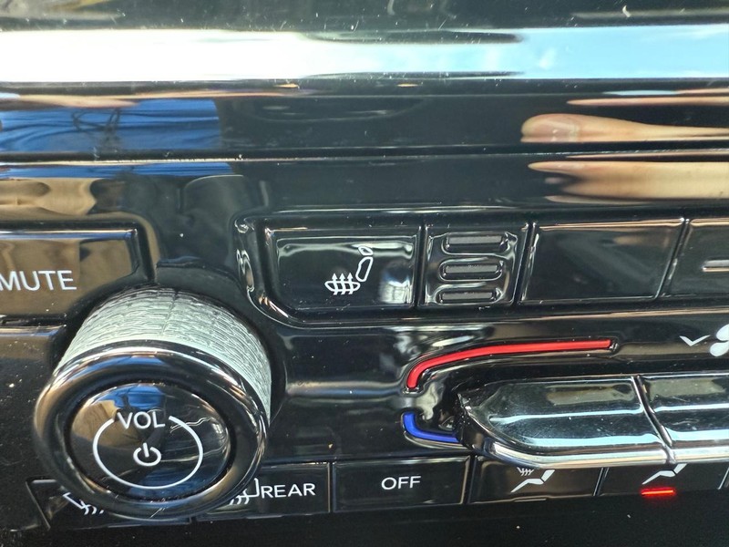 Jeep Grand Cherokee L Vehicle Image 19