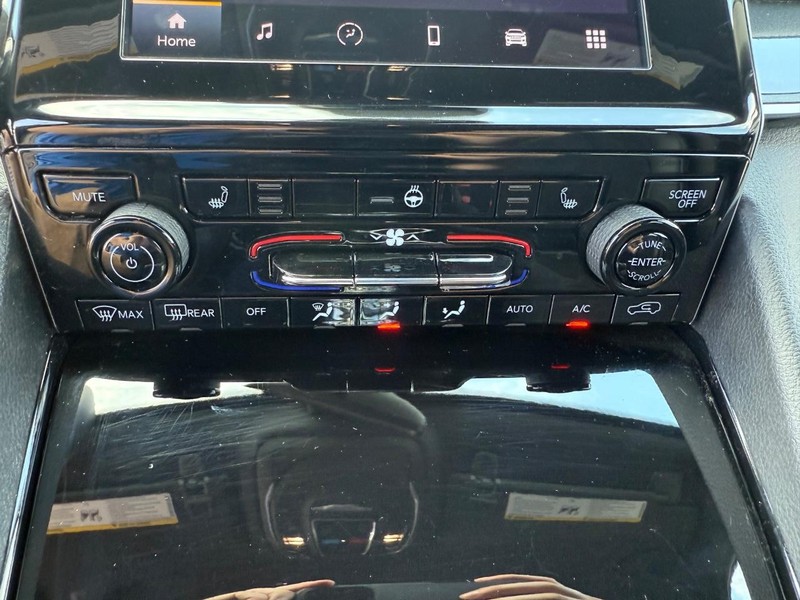 Jeep Grand Cherokee L Vehicle Image 22