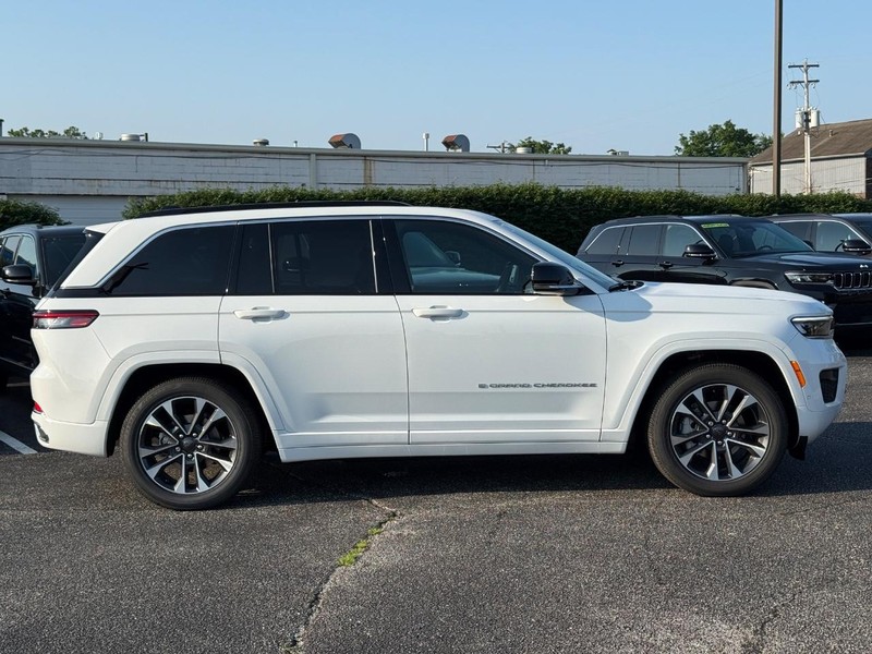 Jeep Grand Cherokee Vehicle Image 02