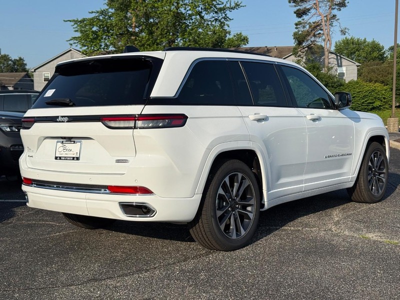 Jeep Grand Cherokee Vehicle Image 03