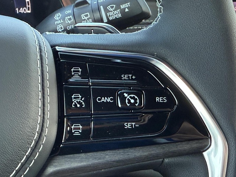 Jeep Grand Cherokee Vehicle Image 11
