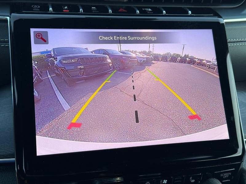 Jeep Grand Cherokee Vehicle Image 14